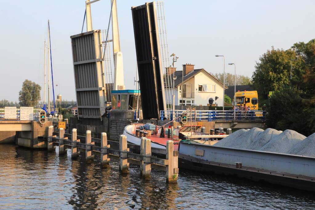 Verkeersopstopping Eembrug na kapotte slagboom