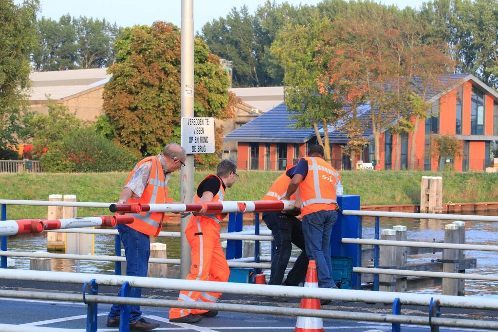 Verkeersopstopping Eembrug na kapotte slagboom