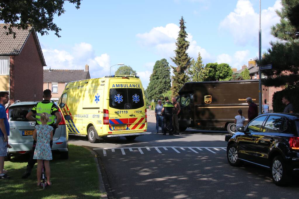 Bestuurster gewond na aanrijding met bestelwagen