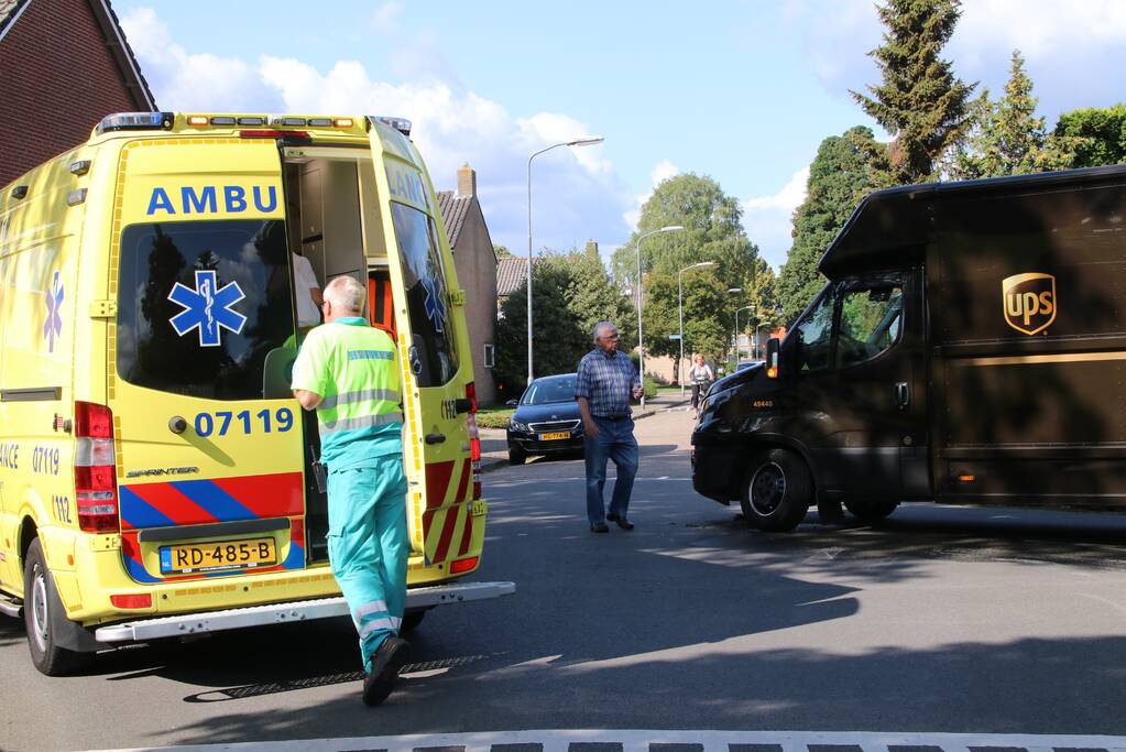 Bestuurster gewond na aanrijding met bestelwagen