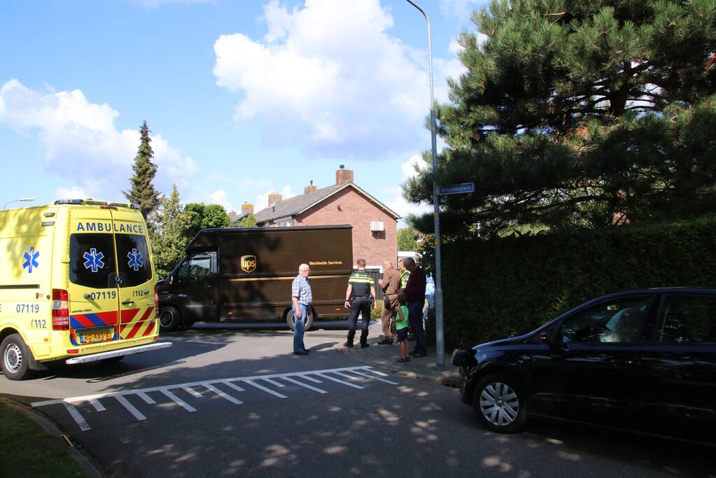 Bestuurster gewond na aanrijding met bestelwagen