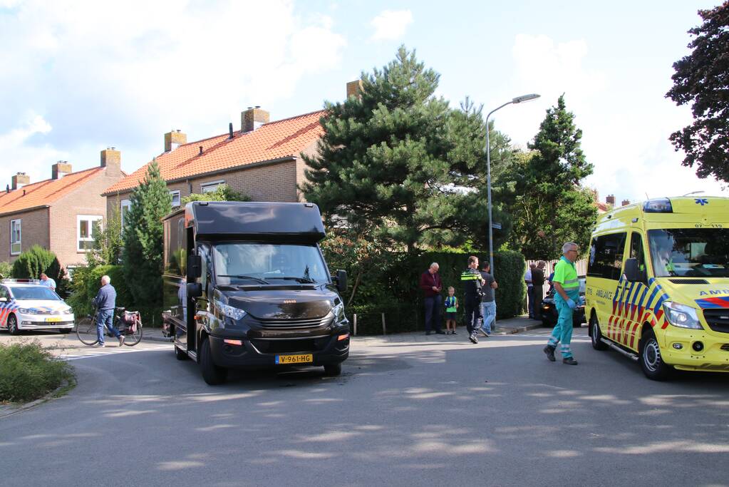 Bestuurster gewond na aanrijding met bestelwagen