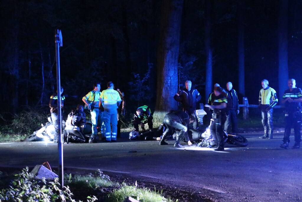 Twee motorrijders gewond bij kop-staartaanrijding