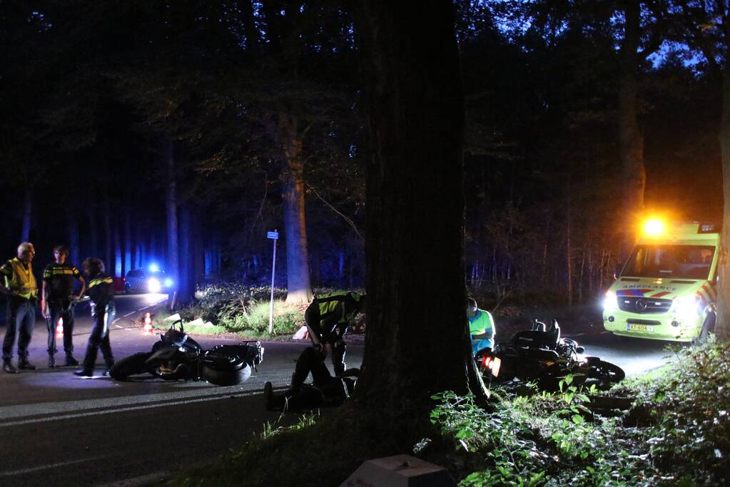 Twee motorrijders gewond bij kop-staartaanrijding
