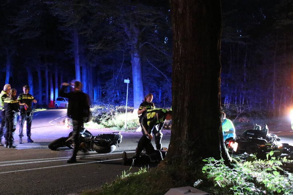 Twee motorrijders gewond bij kop-staartaanrijding