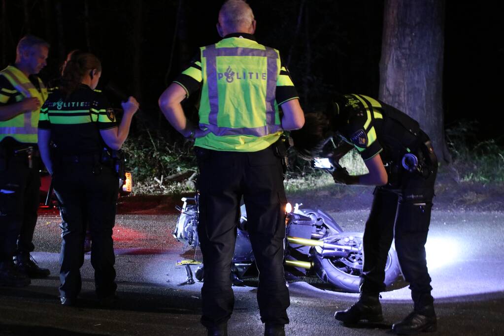 Twee motorrijders gewond bij kop-staartaanrijding
