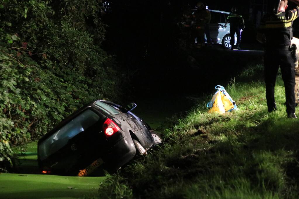 Duikers zoeken naar bestuurder die thuis blijkt te zijn