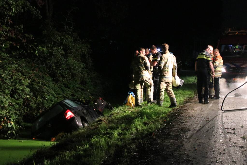 Duikers zoeken naar bestuurder die thuis blijkt te zijn