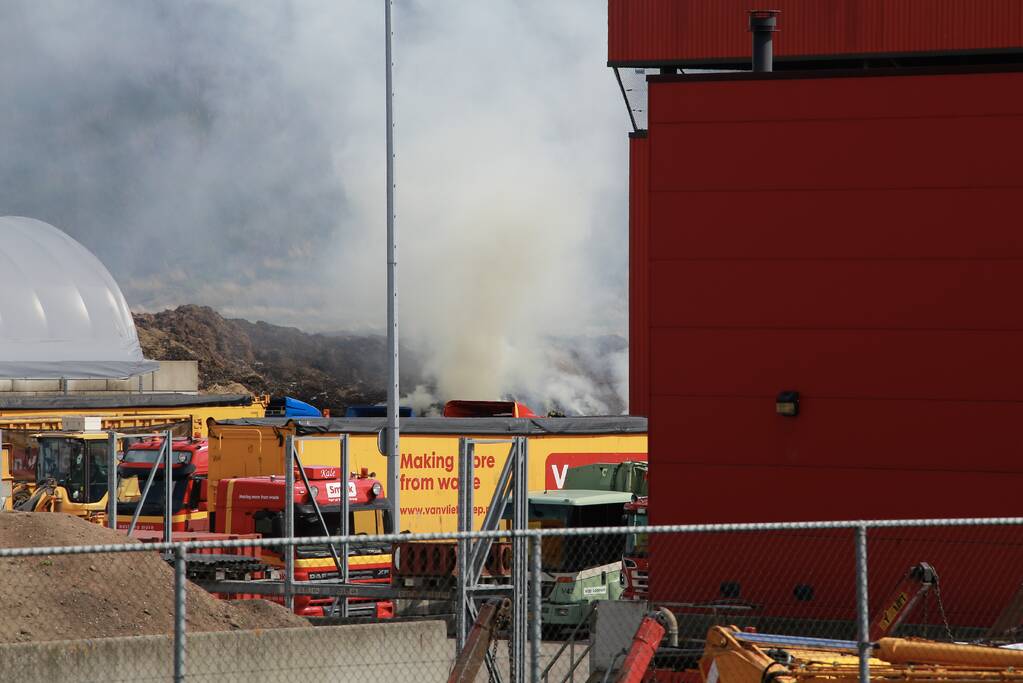 Veel rook bij brand op vuilstortplaats