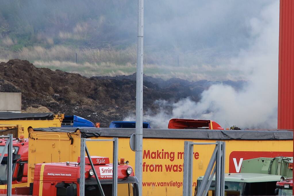 Veel rook bij brand op vuilstortplaats