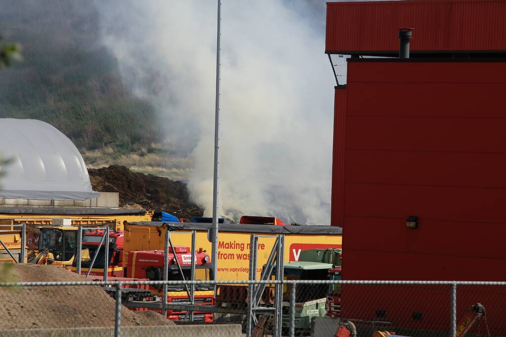 Veel rook bij brand op vuilstortplaats