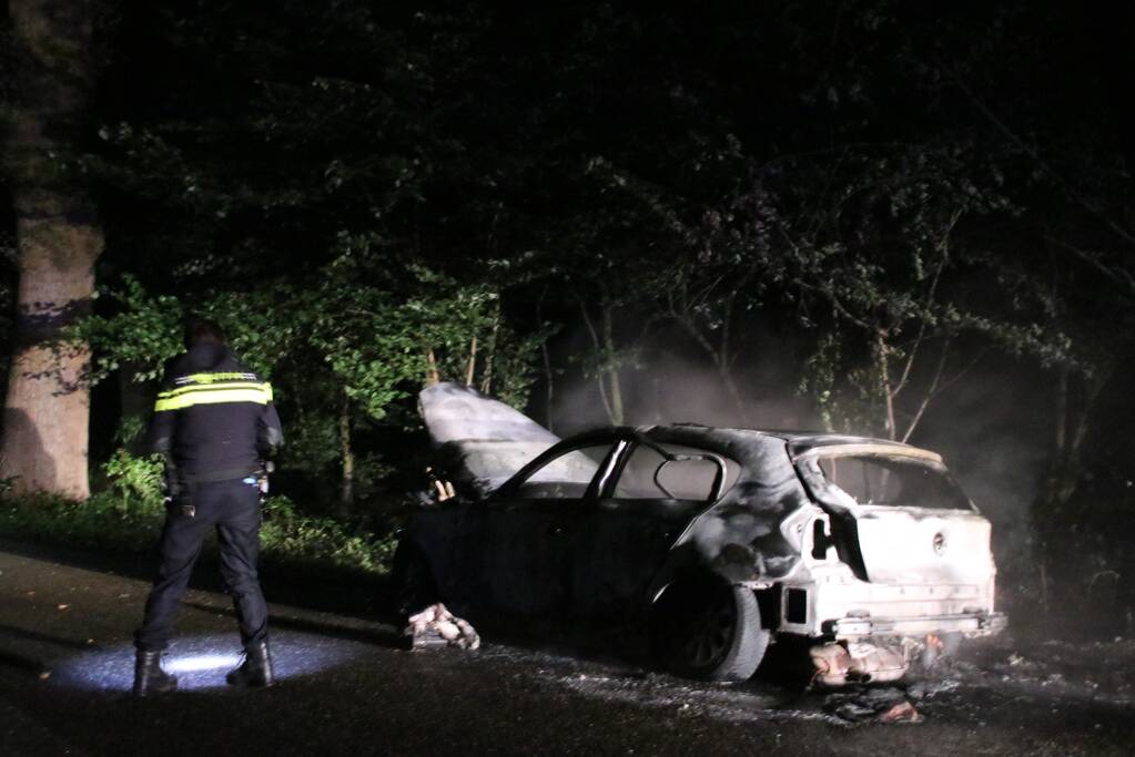 Gestolen BMW volledig uitgebrand