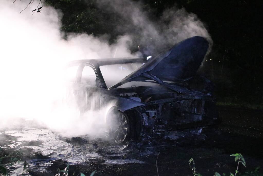 Gestolen BMW volledig uitgebrand