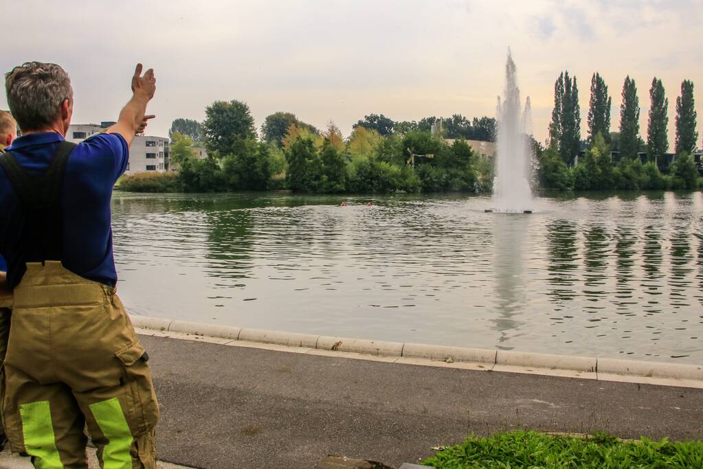 Verlamde meeuw uit water gered