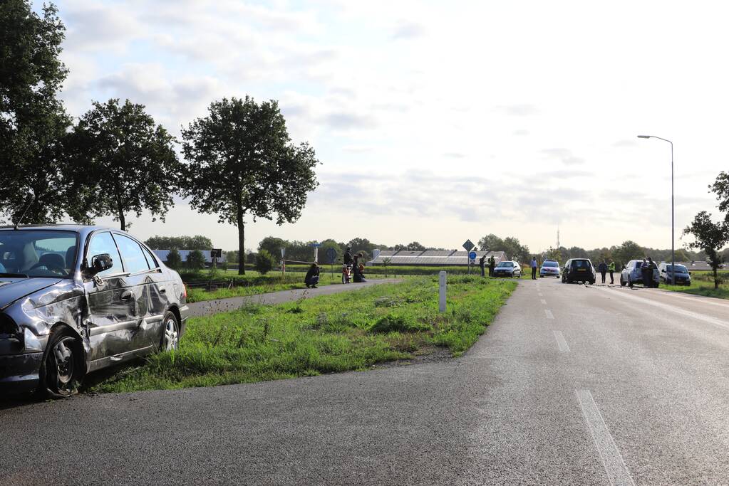 Twee gewonden na ongeval met drie auto's