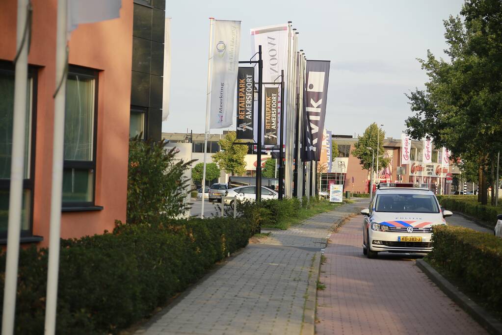 Dieven overlopen door  medewerker kantoorgebouw