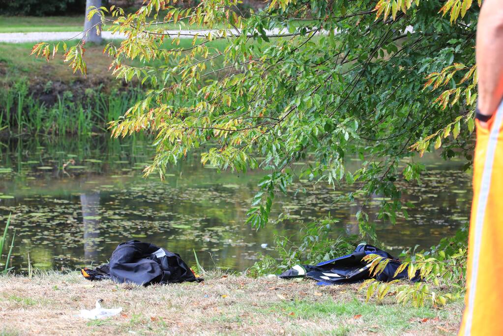 Motoragent zwaargewond na inhaalactie