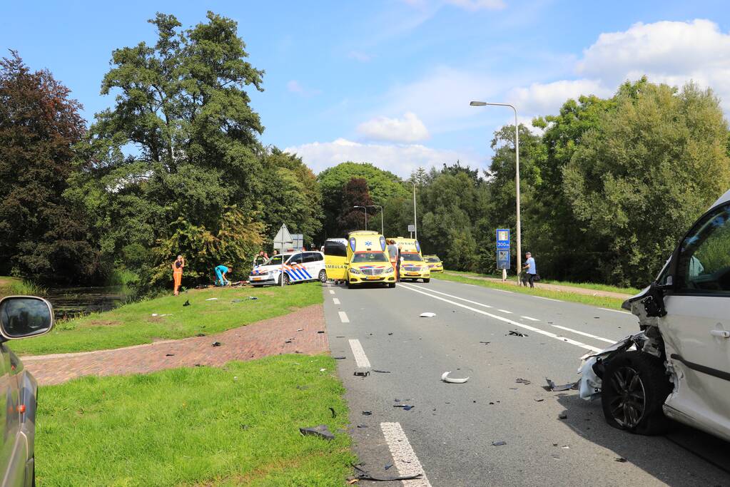 Motoragent zwaargewond na inhaalactie