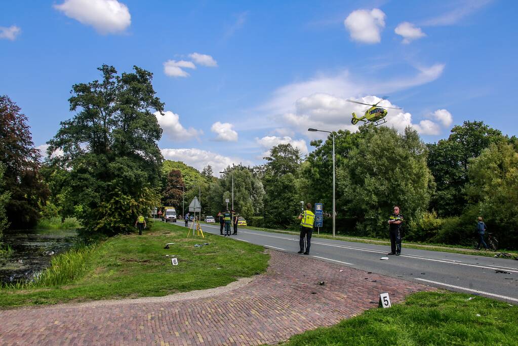 Motoragent zwaargewond na inhaalactie