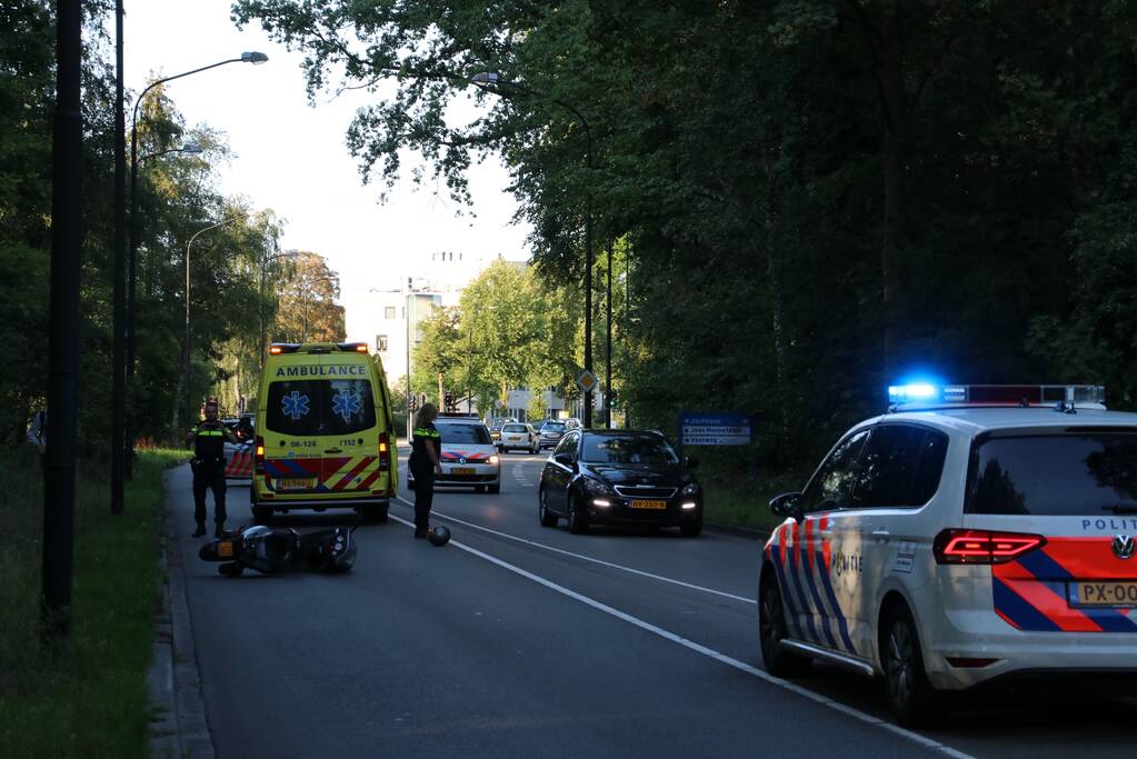 Brommerrijder gewond bij eenzijdig ongeval