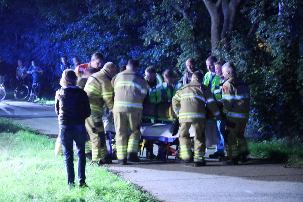 Motorrijder vliegt uit de bocht en raakt zwaargewond