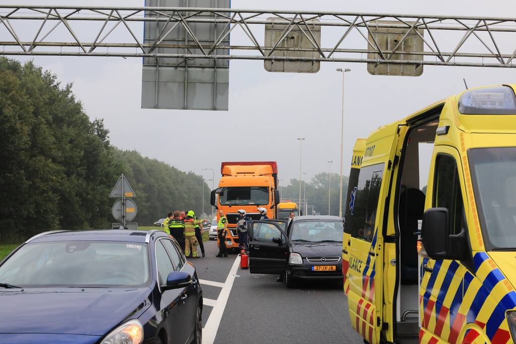 Snelweg dicht na ongeval met meerdere voertuigen