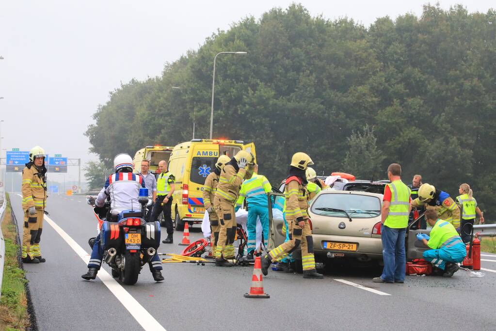 Snelweg dicht na ongeval met meerdere voertuigen