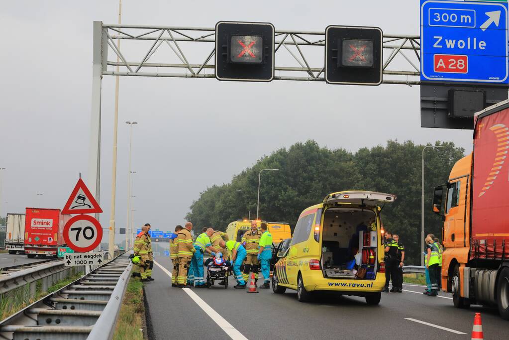 Snelweg dicht na ongeval met meerdere voertuigen
