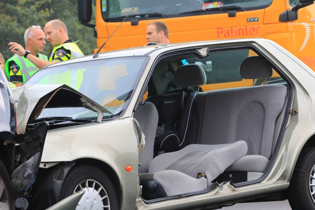 Snelweg dicht na ongeval met meerdere voertuigen