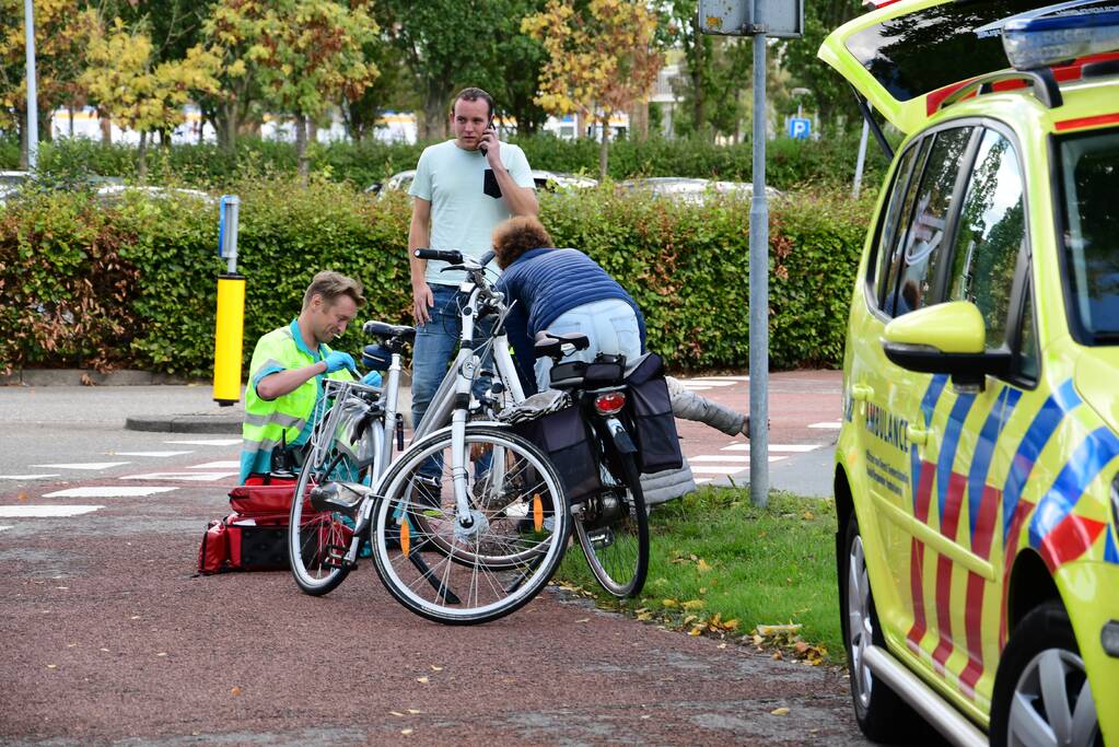 Fietsster gewond na aanrijding met vuilniswagen