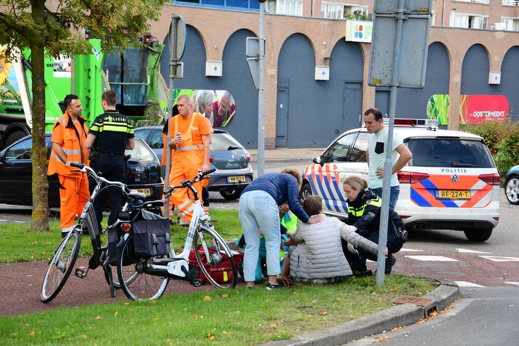 Fietsster gewond na aanrijding met vuilniswagen