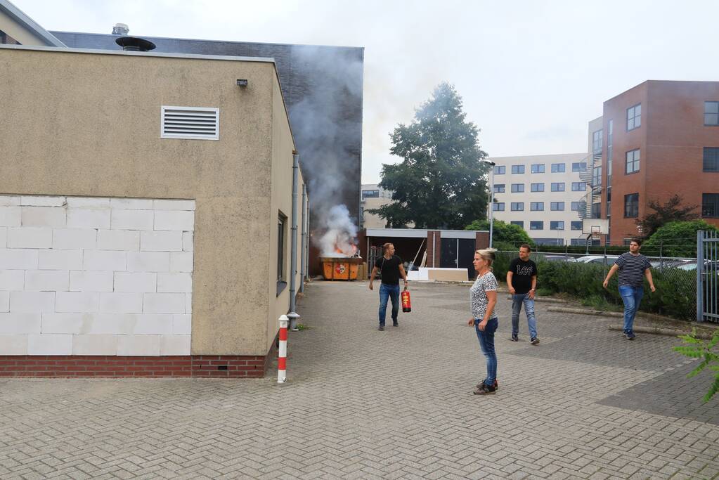 Afvalcontainer vat vlam