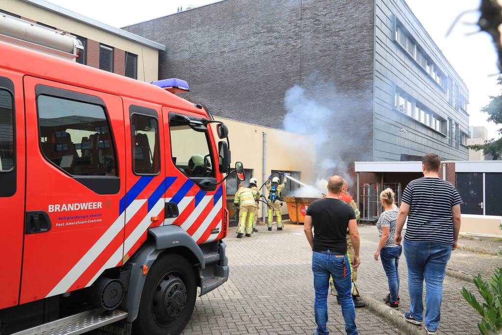 Afvalcontainer vat vlam