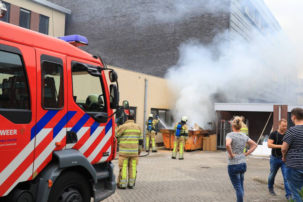 Afvalcontainer vat vlam