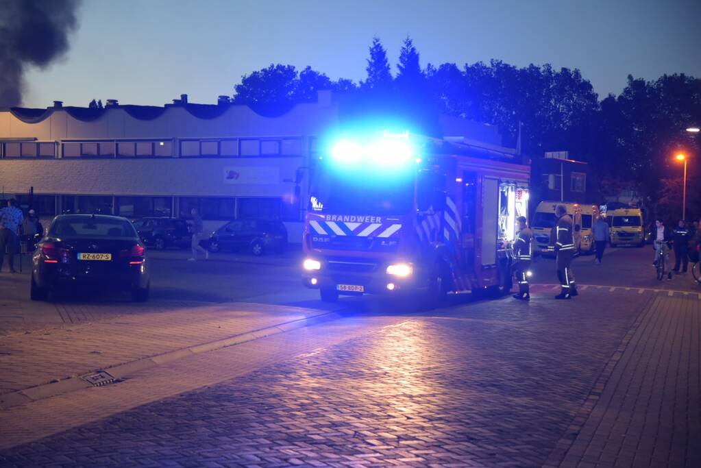 Uitslaande brand bij garagebedrijf