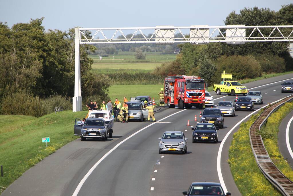 Rijstrook afgesloten door autobrand