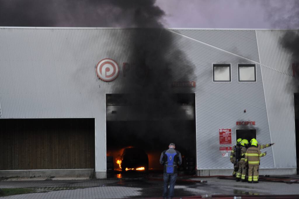 Forse rookontwikkeling bij grote brand