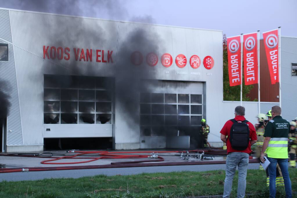 Forse rookontwikkeling bij grote brand