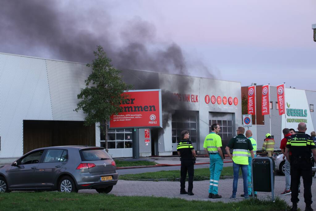 Forse rookontwikkeling bij grote brand