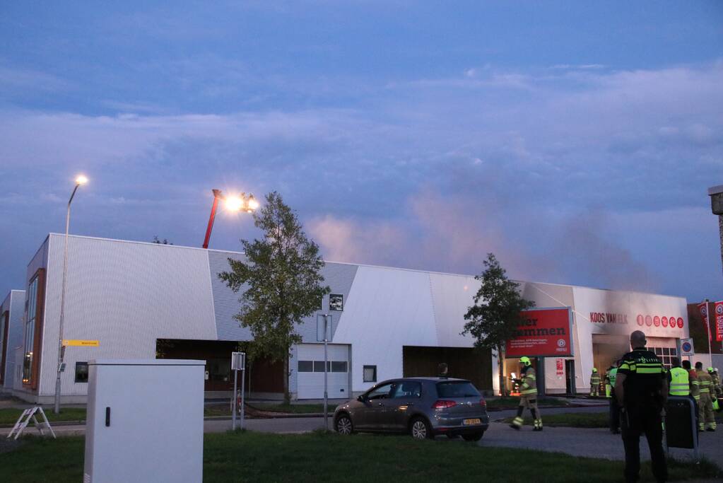 Forse rookontwikkeling bij grote brand