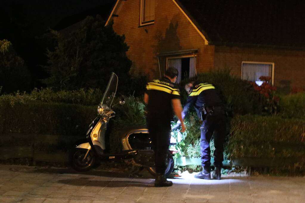 Bestuurder met snorscooter aangereden op kruising