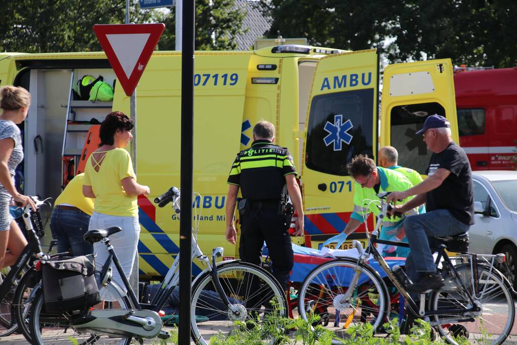 Overstekende fietser aangereden door auto op ovatonde