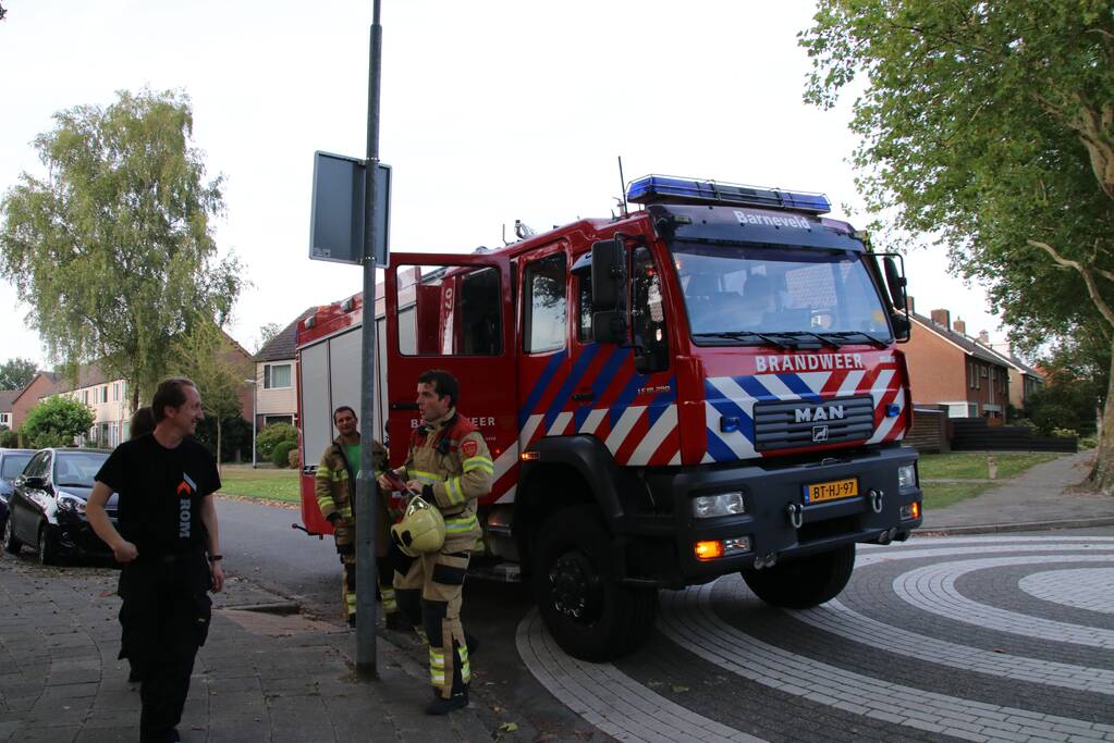 Bewoner ademt rook in bij woningbrand