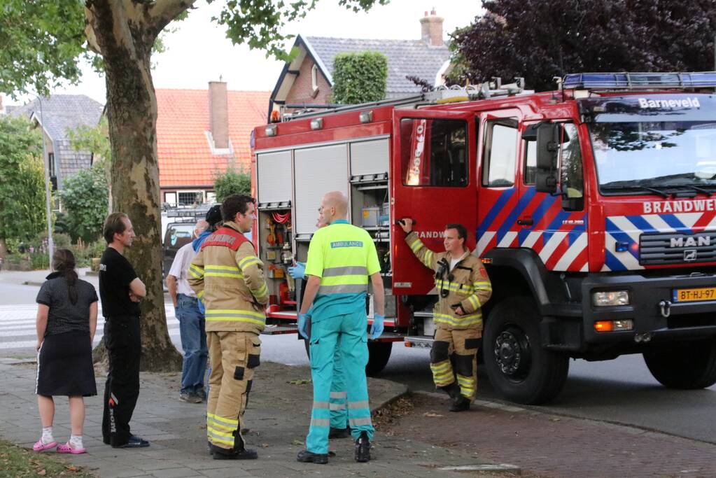 Bewoner ademt rook in bij woningbrand
