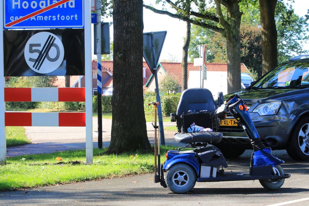 Overstekende scootmobiel aangereden