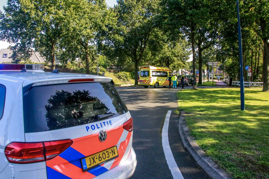 Overstekende scootmobiel aangereden