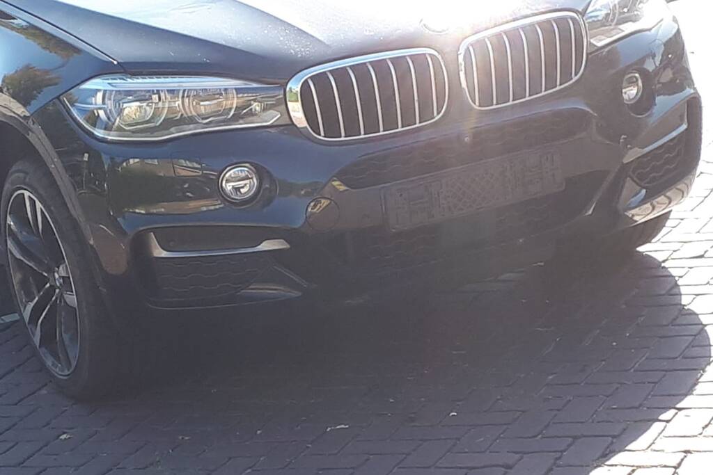 Fietsster gewond na aanrijding met personenauto