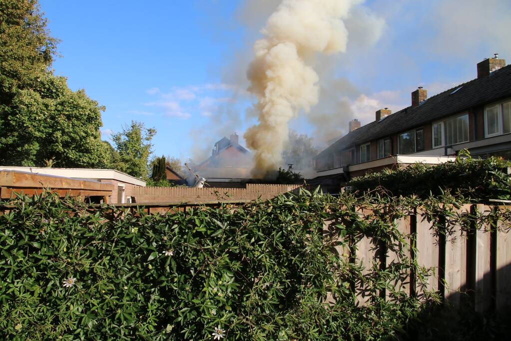 Uitslaande brand in schuur