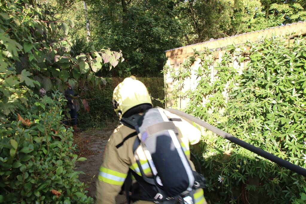 Uitslaande brand in schuur