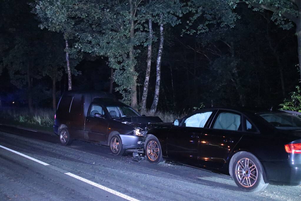 Veel schade na frontale aanrijding